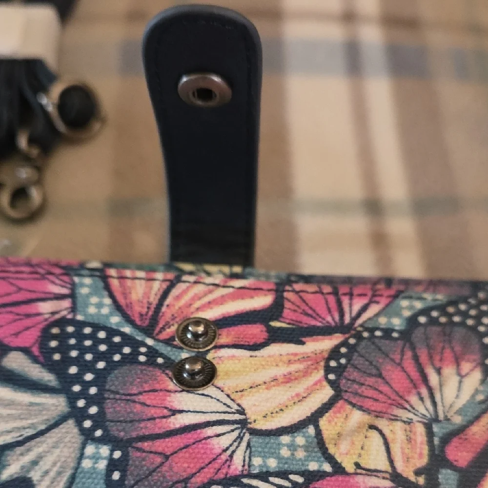 NWT Sakroots Smartphone Wristlet Crossbody - Picture 3 of 10